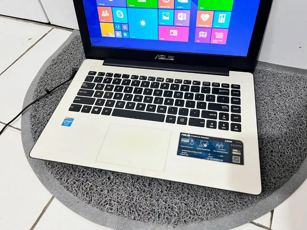 Laptop asus x453m white mulus  Windows 8.1 (bisa request windows 10)