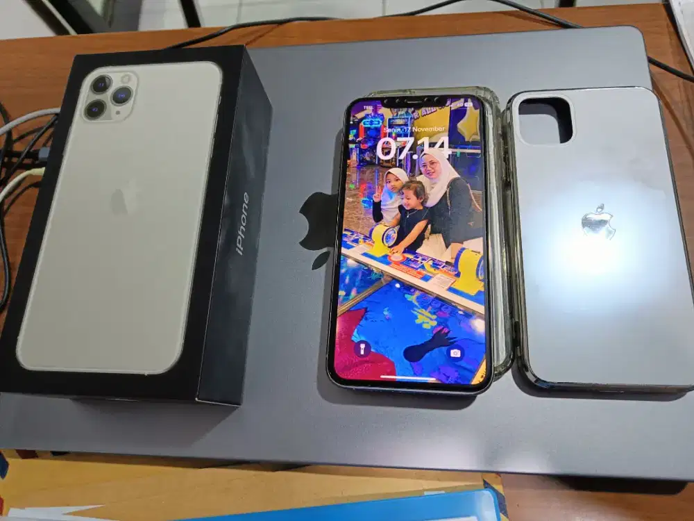 iPhone 11 Pro Max 256Gb Warna Putih Mulus