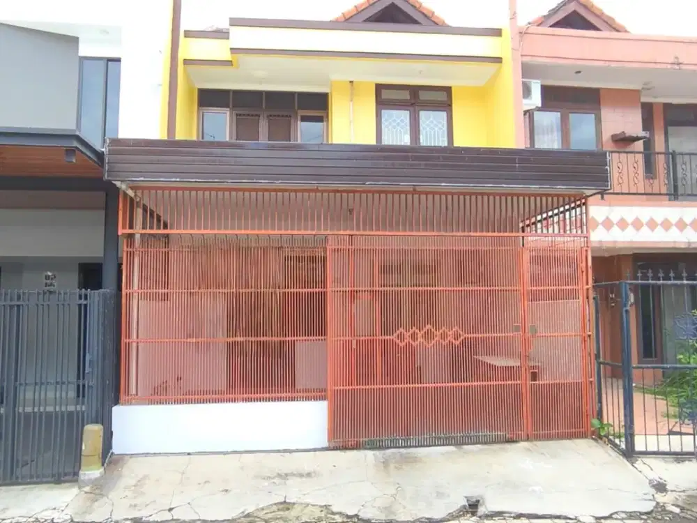 DIJUAL RUMAH BAGUS DAN TERAWAT HADAP UTARA JALAN LEBAR DI TAMAN PALEM LESTARI