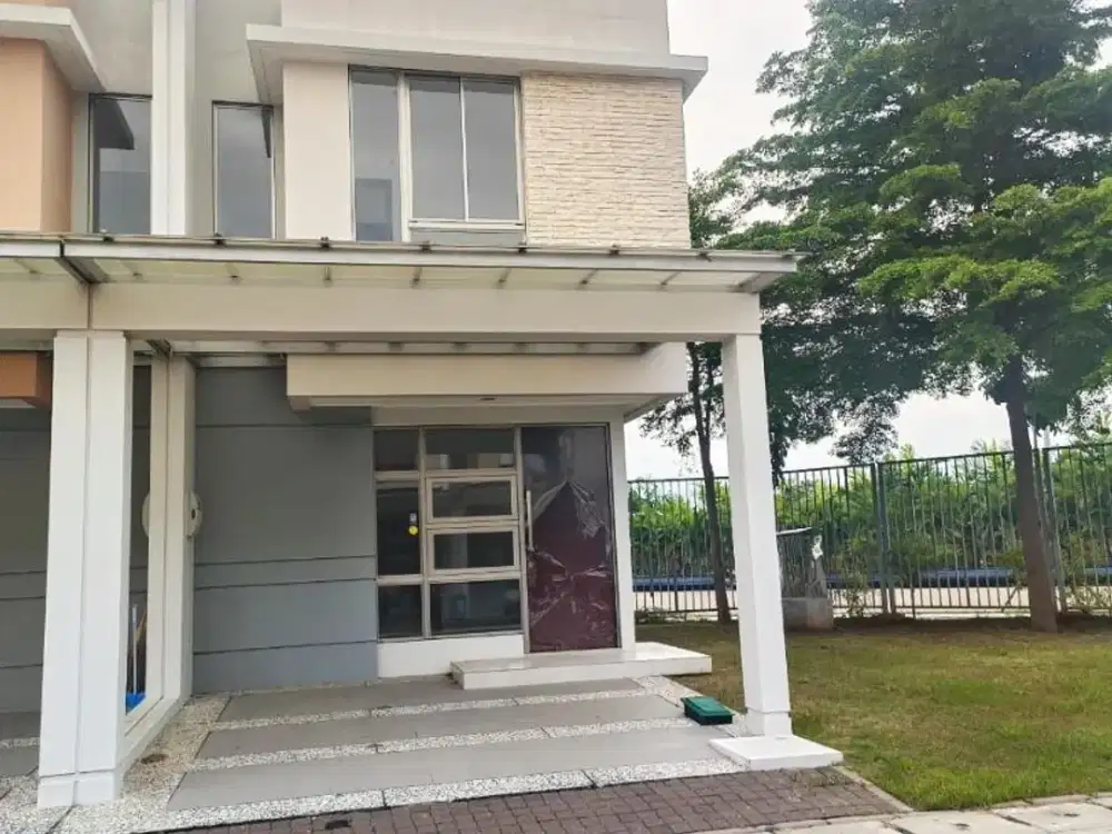 Rumah Cluster Scarlet PIK2 4,5x10 Hoek 2KT Siap AJB Samping Taman