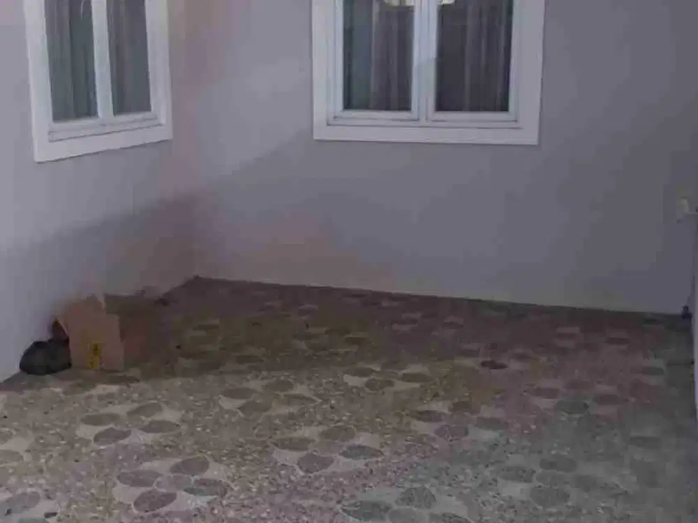 rumah minimalis pinggir jalan raya