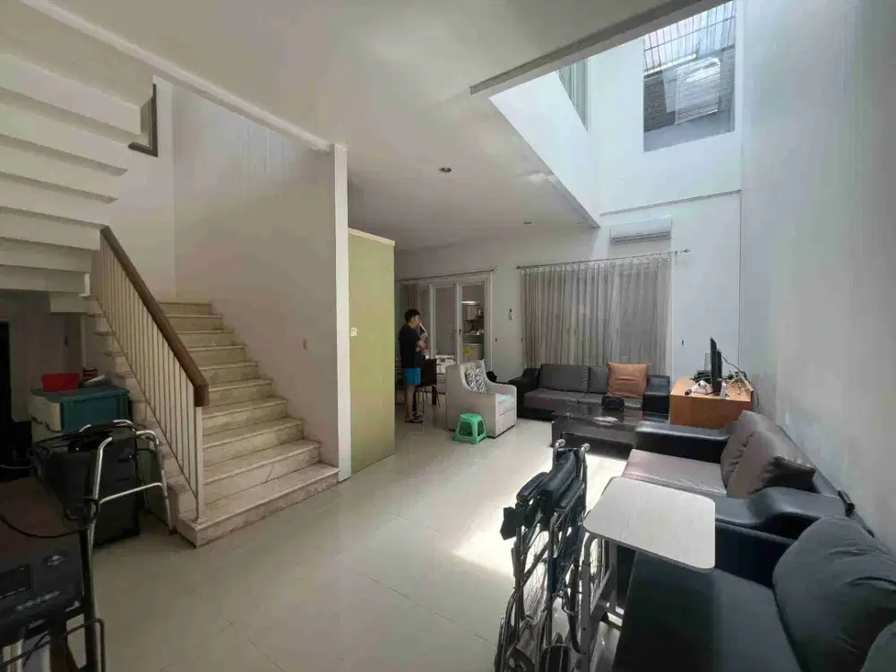 JUAL MURAH RUMAH SOUTH EMERALD CITRALAND BAGUS SIAP HUNI 2 LANTAI