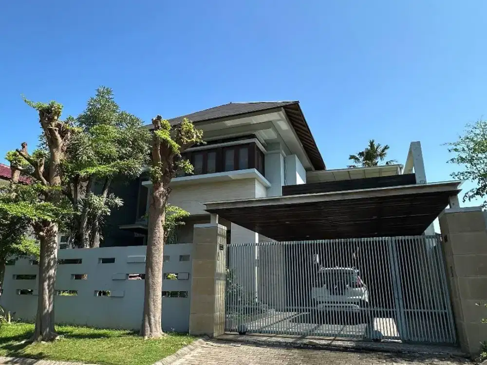 RUMAH PAKUWON CITY TROPICAL MODERN, ADA SWIMMING POOL