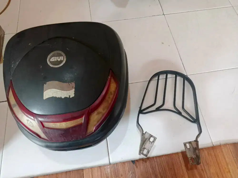 Box belakang givi