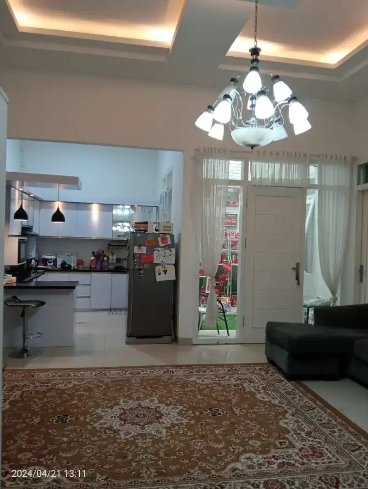 Rumah 4KT, 3KM, 3 lantai - full furnished lengkap, Jual Murah 900jt