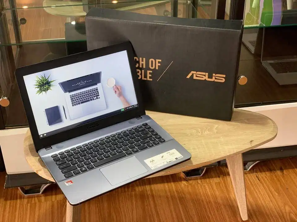 Asus Vivobook X441BA AMD A4 9000 Series Radeon R3 SSD FullSet Mulus