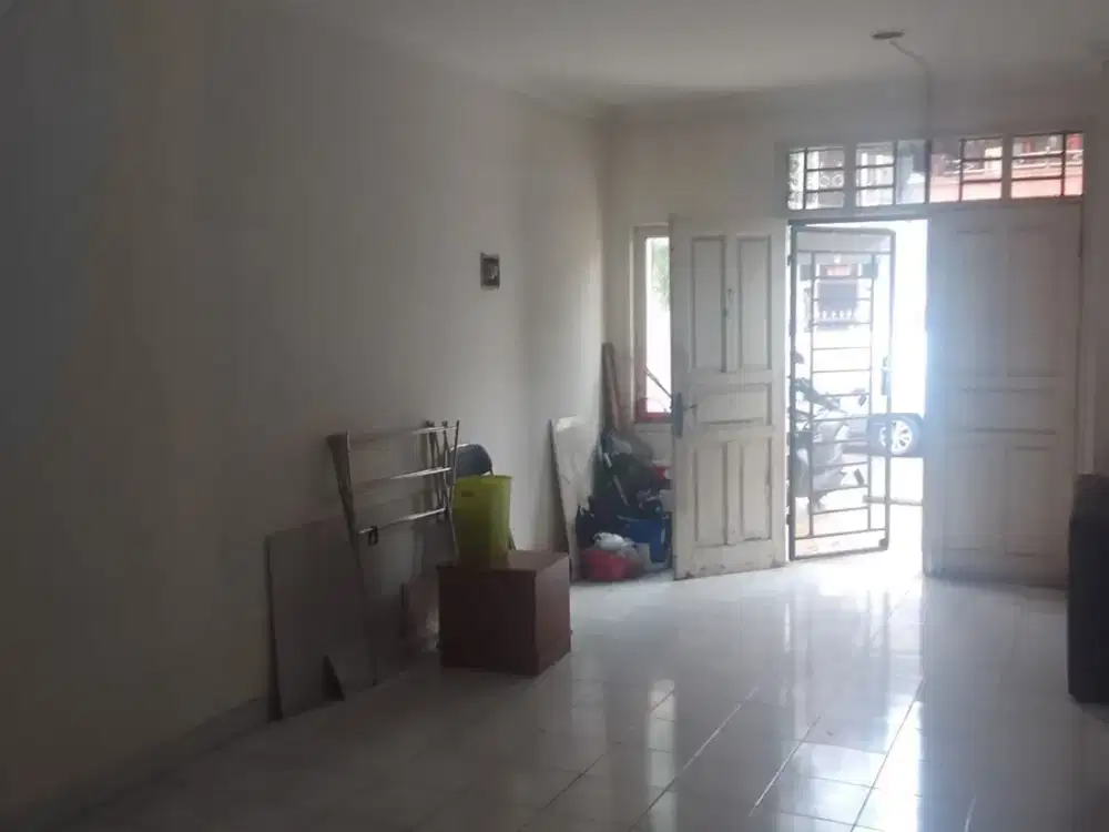 Dijual rumah 2 lantai siap pakai di mutiara taman palem