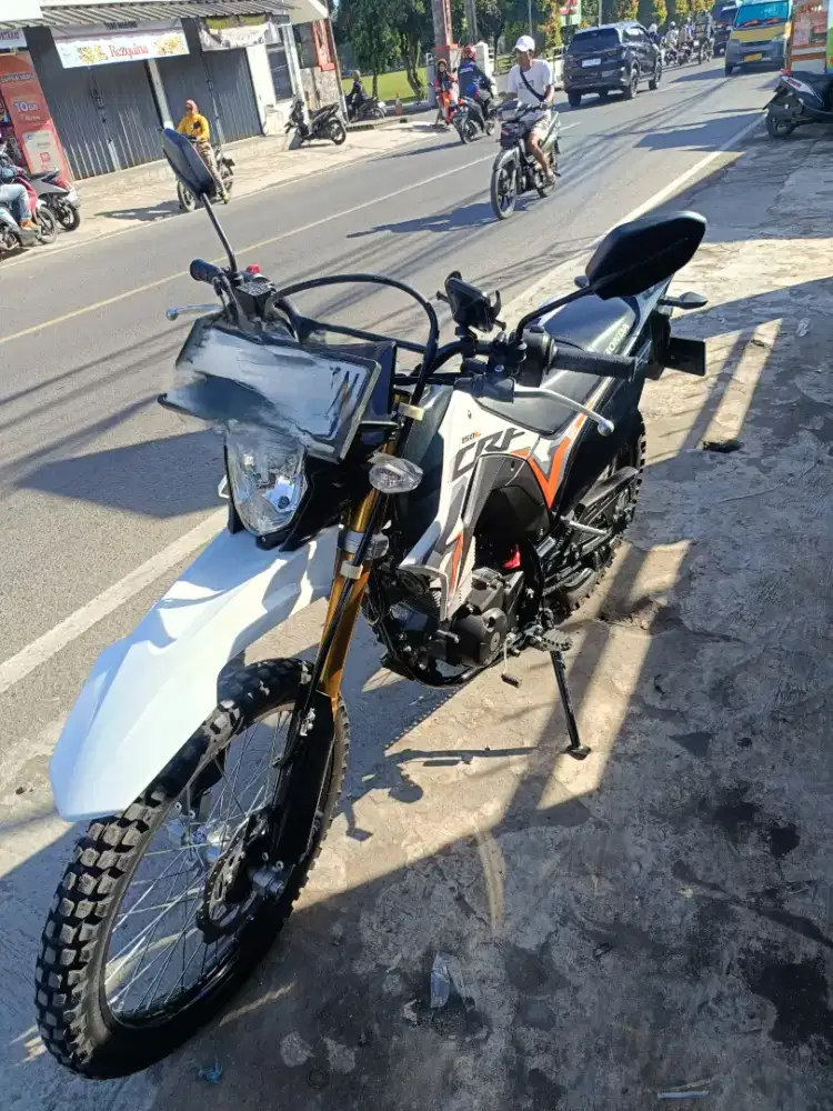 Honda CRF 150 L  langka istimewa kilometer low lengkap