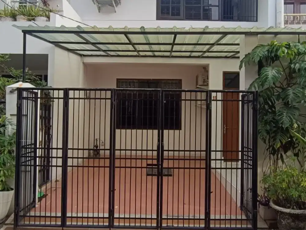 Rumah Disewakan 2 Lantai Tomang Siap Huni - Strategis