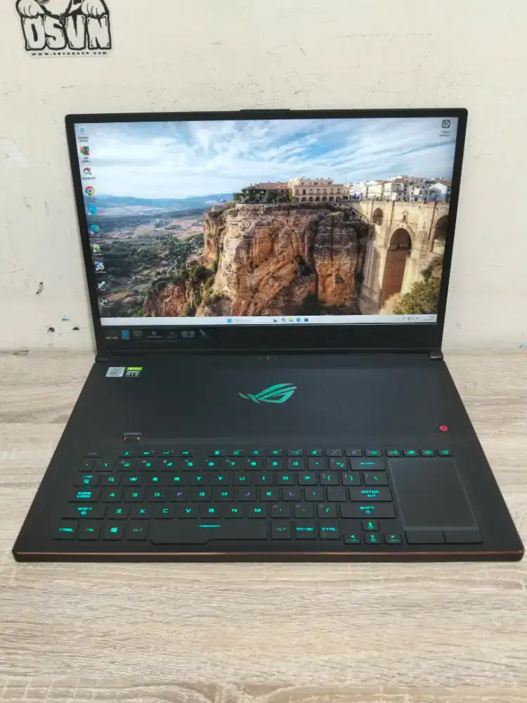 Asus ROG Zhephyrus S17 GX701LV Core i7-10875H 16/1TB SSD RTX 2060