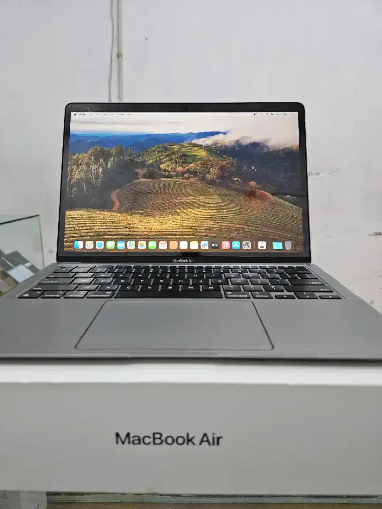 Macbook Air M1 13inc 8/256Gb - Resmi iBox #Relax