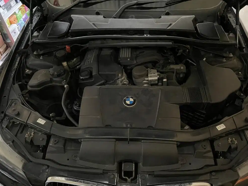 BMW 320i 2011 Bensin