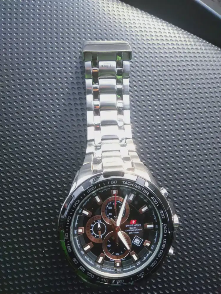 Jam tangan merk'SWISS ARMY