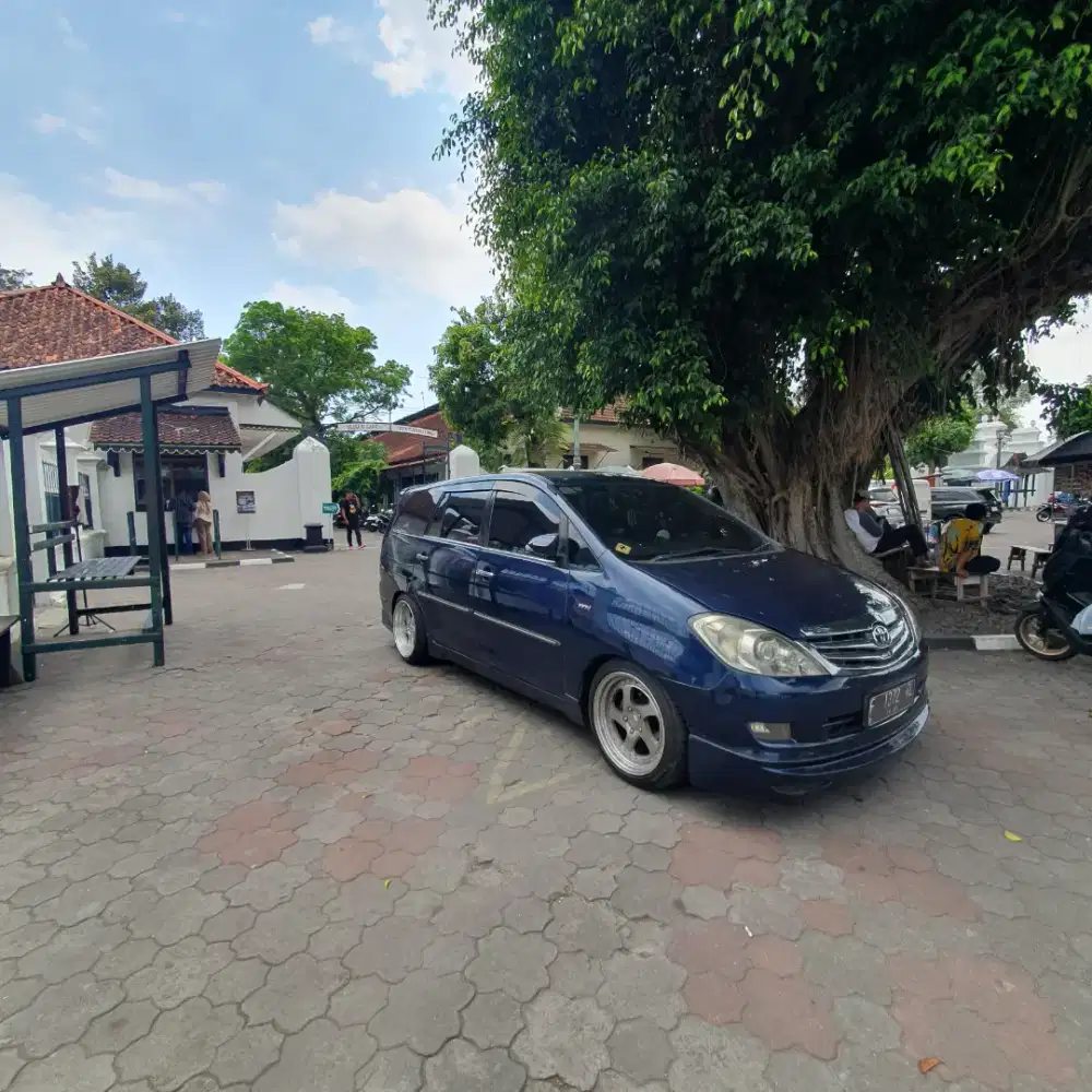 Toyota Kijang Innova 2004 Bensin