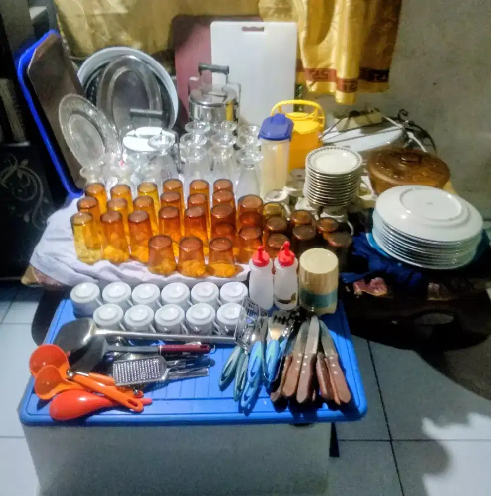 Panci tutup kaca tebal. Cantik dan artistik.