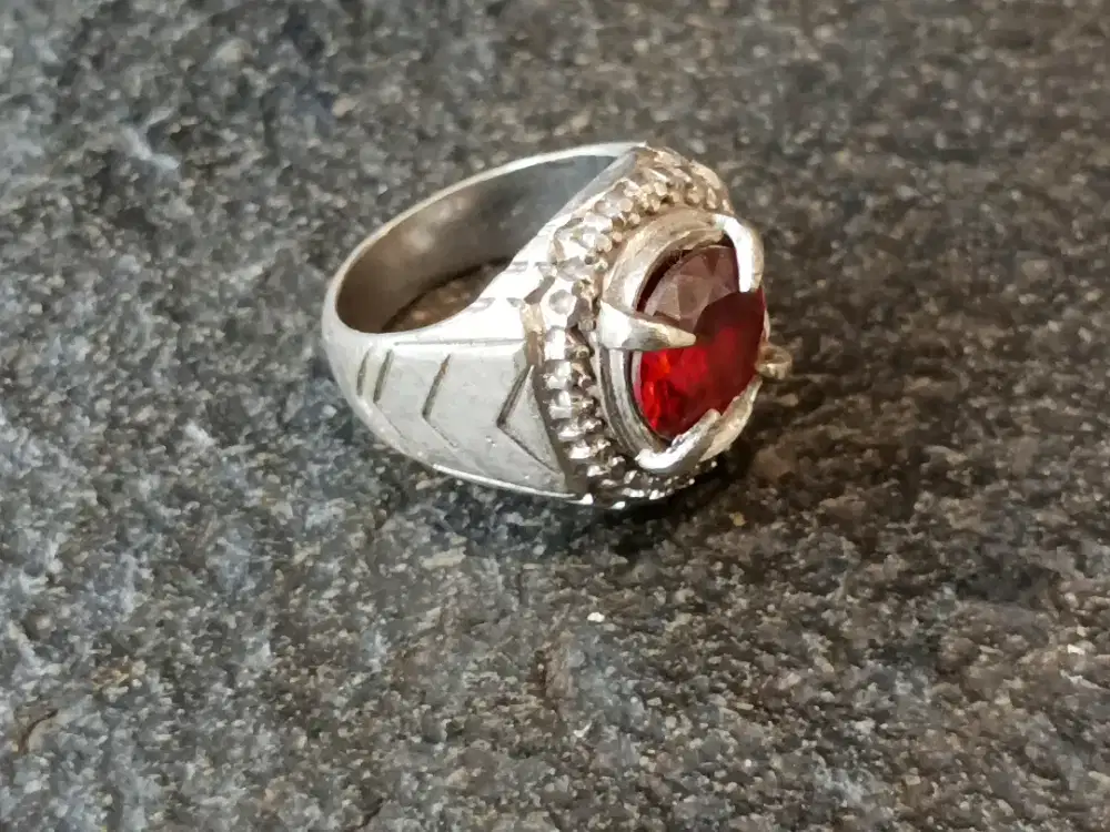 Cincin Batu Permata merah