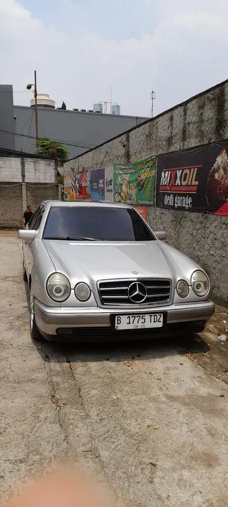 Mercedes-Benz E320 1996 Bensin