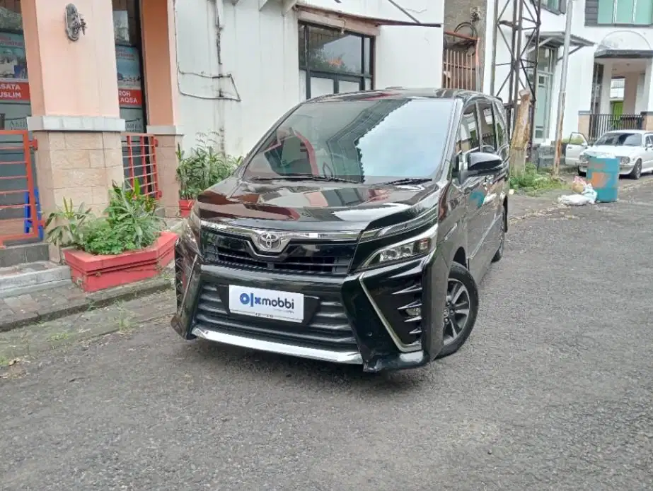 Pajak Panjang - TOYOTA VOXY 2.0 BENSIN A/T 2018 HITAM
