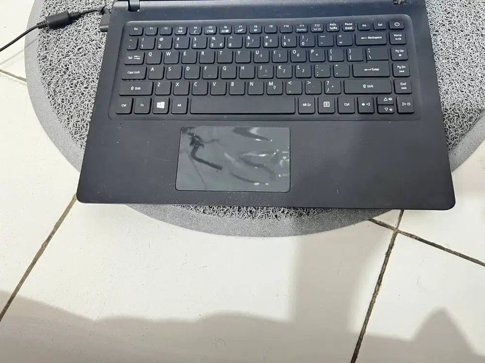 Laptop acer aspire es1-432 hitam  Windows 10 64bit Intel celeron n3350