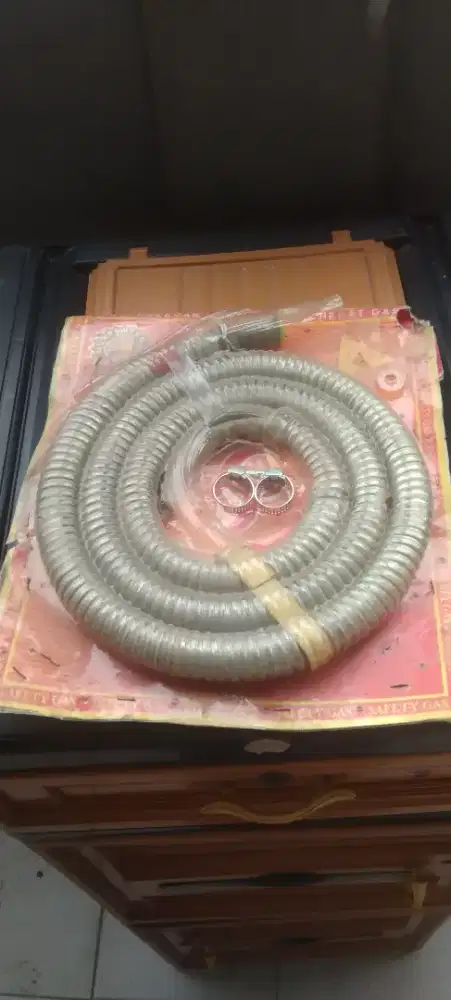 Selang Regulator Gas 1.8m + Klem