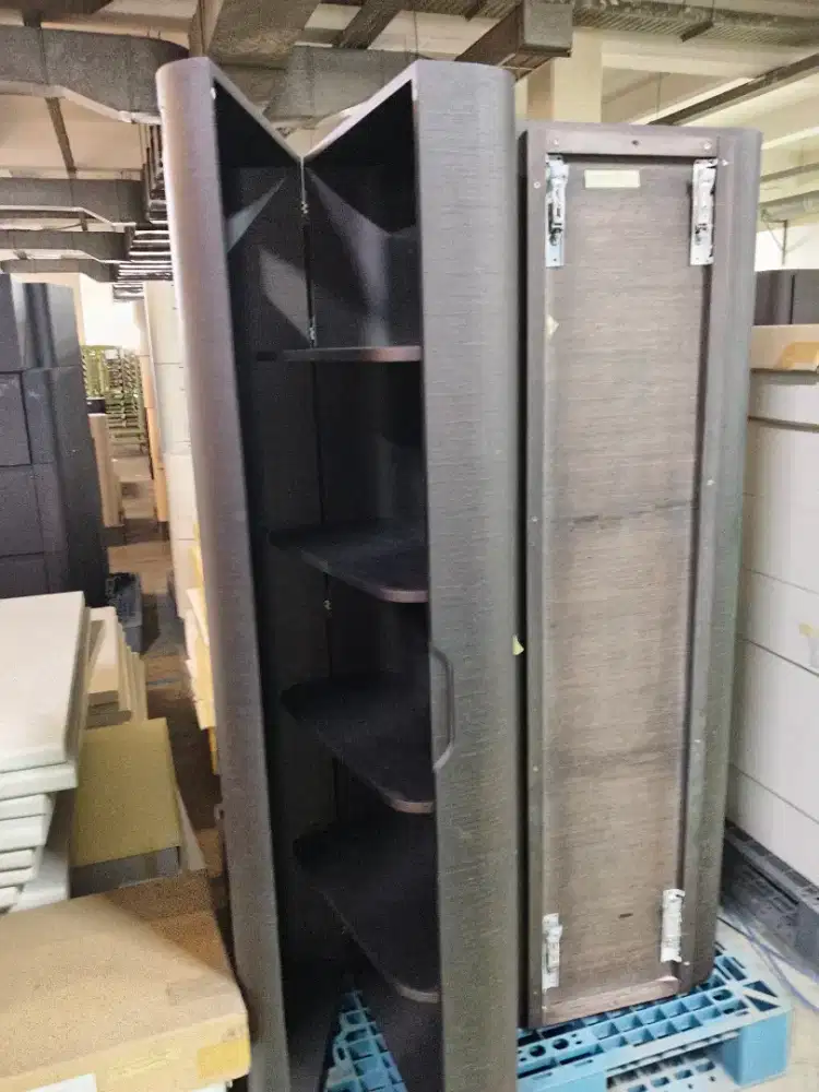 Dijual lemari kosmetik model gantung lengkap dengan bracket