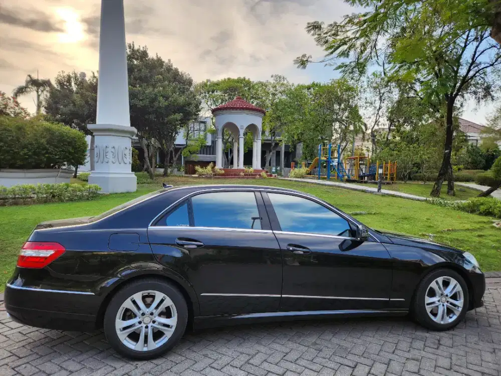 Mercedes-Benz E300 2010 Bensin