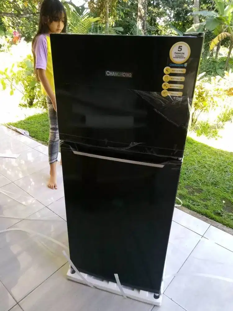 Changhong Kulkas 2 Pintu Lemari Es Kapasitas 122 Liter FTM155DB Black