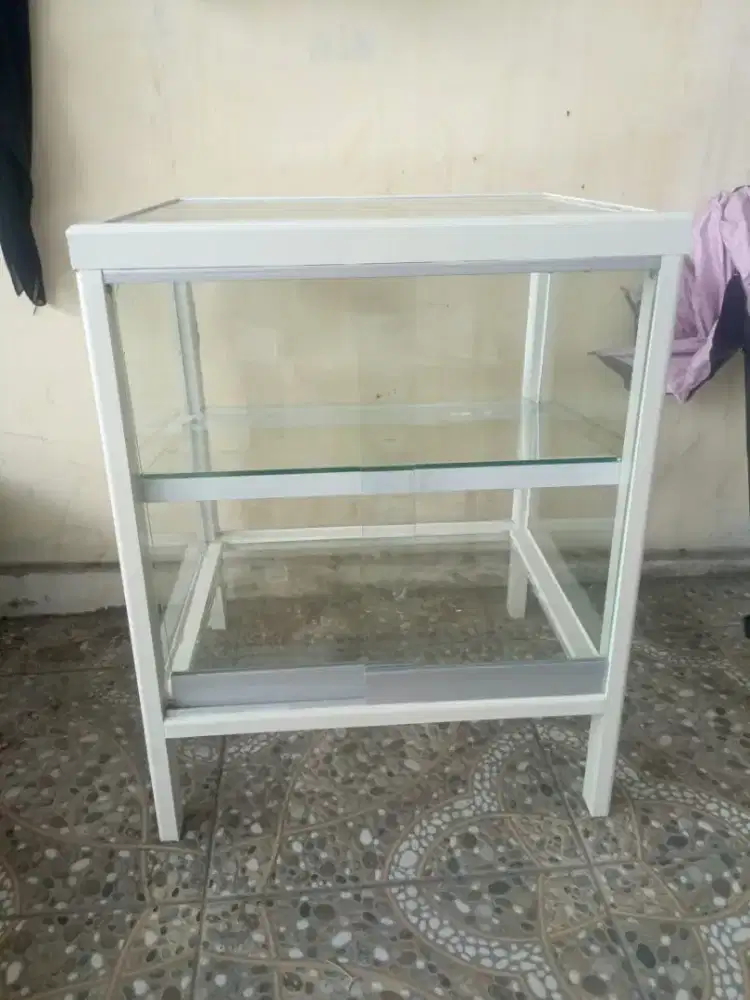 Etalase bs buat jualan