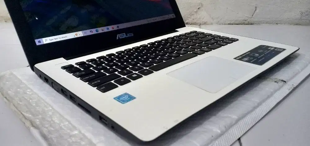 Laptop ASUS X453S Slim Warna Putih, RAM 8GB HDD 500GB, MULUS