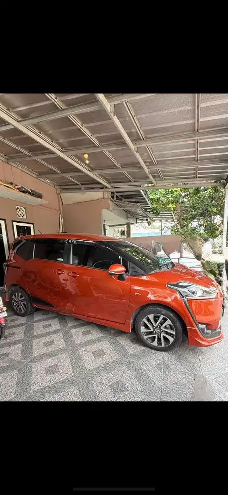 Mobil toyota sienta type Q ( tertinggi ) pemakaian thn 2018