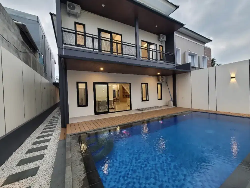 Rumah Mewah Baru w/ Swimming Pool, di Purwomartani Sleman