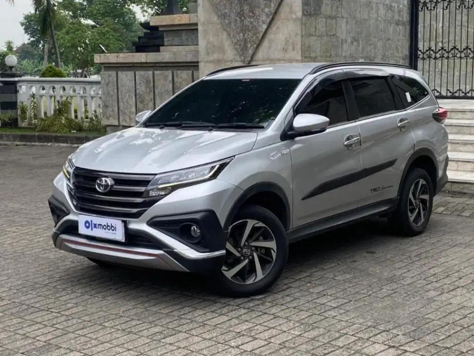 Toyota Rush 1.5 TRD Sportivo Bensin-MT 2018 Silver WRS