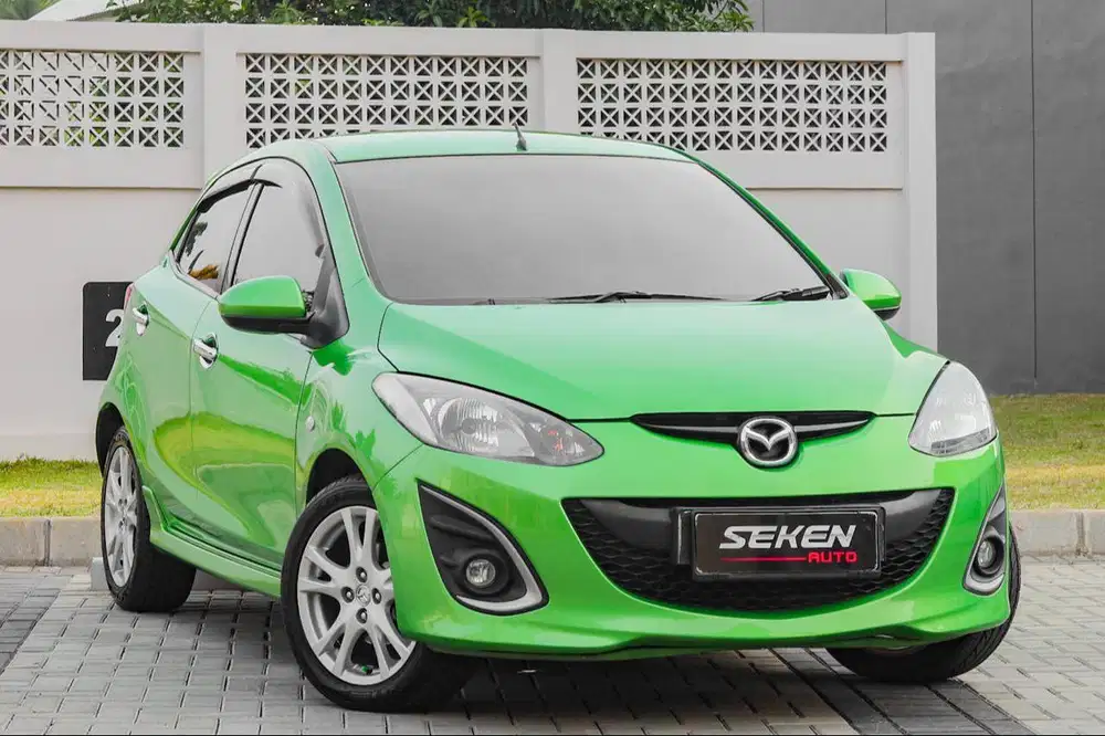 Mazda 2 R 2R 1.5 HB AT Matic 2010 Hijau Metalik