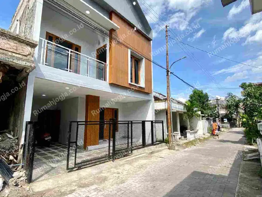 rumah 2lantai jalan Magelang dalam ringroad dekat Jogja city mall