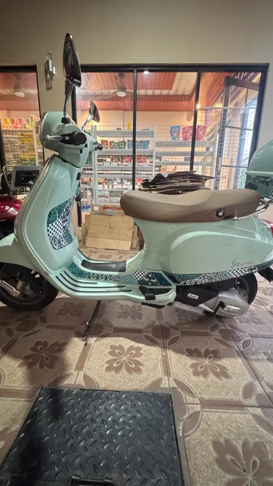 Vespa Batik Spesial Edition LX125-iGet