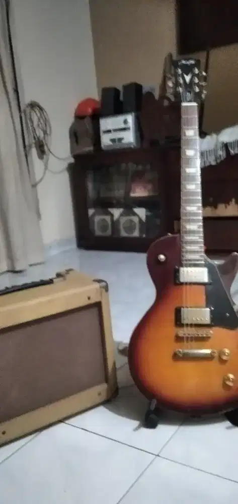 Gitar lespaul marfil vintage kondisi layak plus ampli guitar overdrive