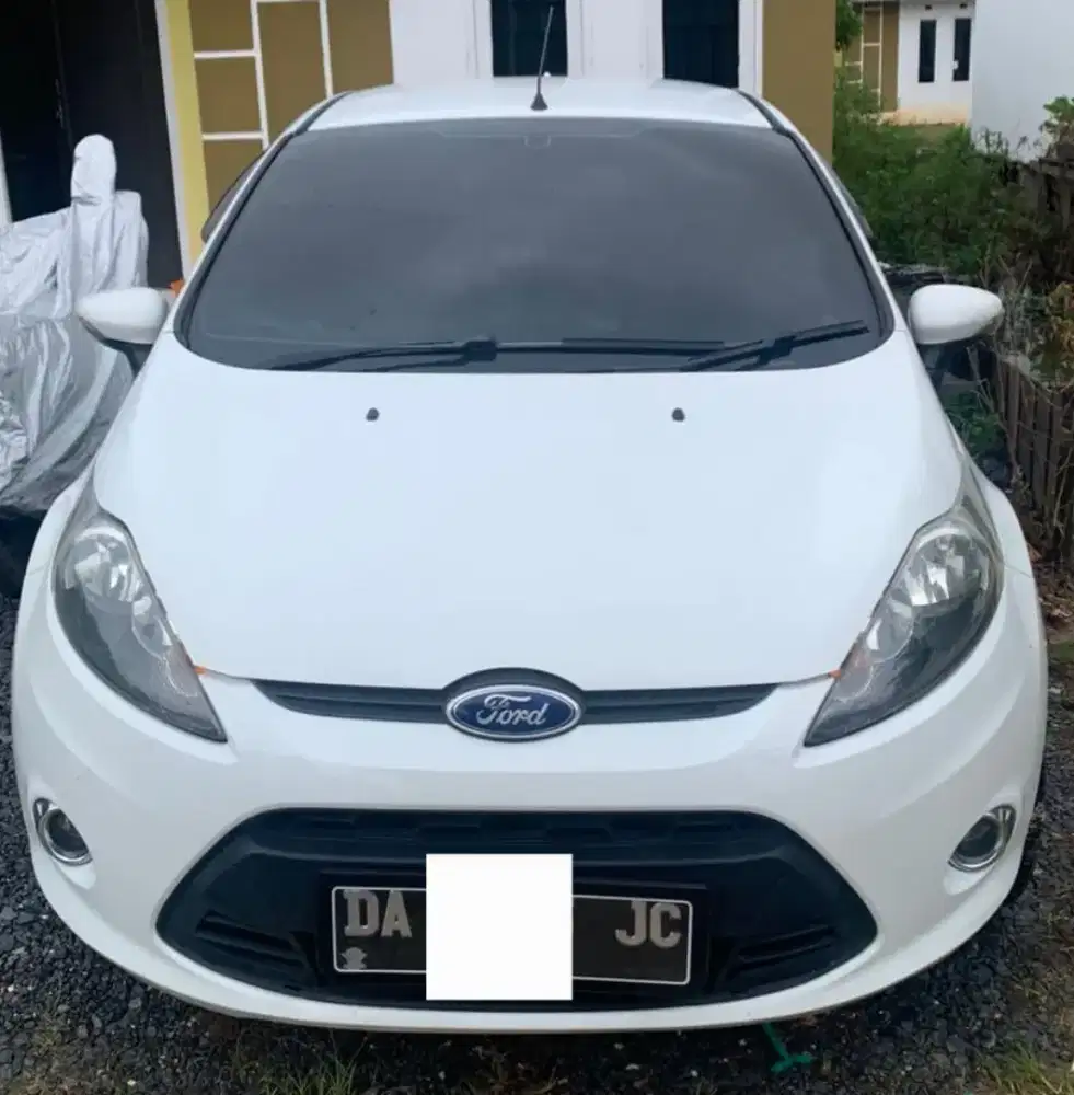 Dijual cepat mobil fiesta tahun 2011