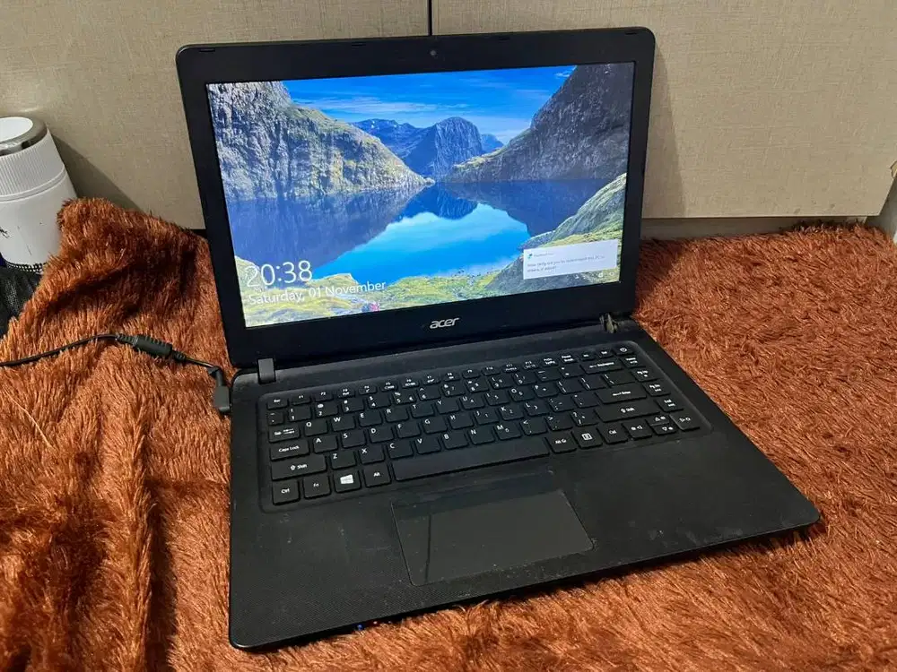 Laptop acer aspire es1-432 hitam  Windows 10 64bit Intel celeron n3350