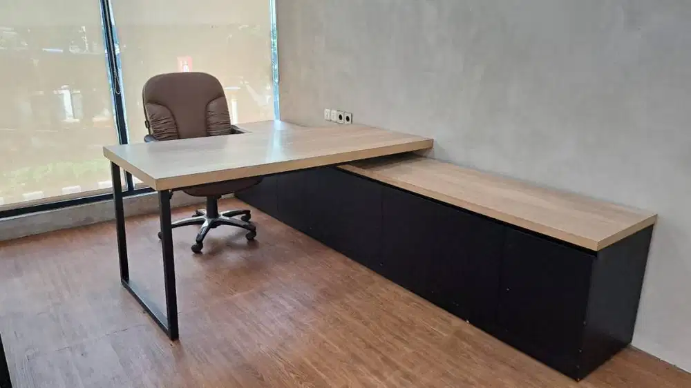 Meja Direksi + Kursi + Filling Kabinet