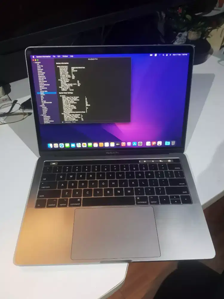 MacBook Pro 2017 13 Touch Bar – RAM 16GB / SSD 256GB – Kondisi Normal