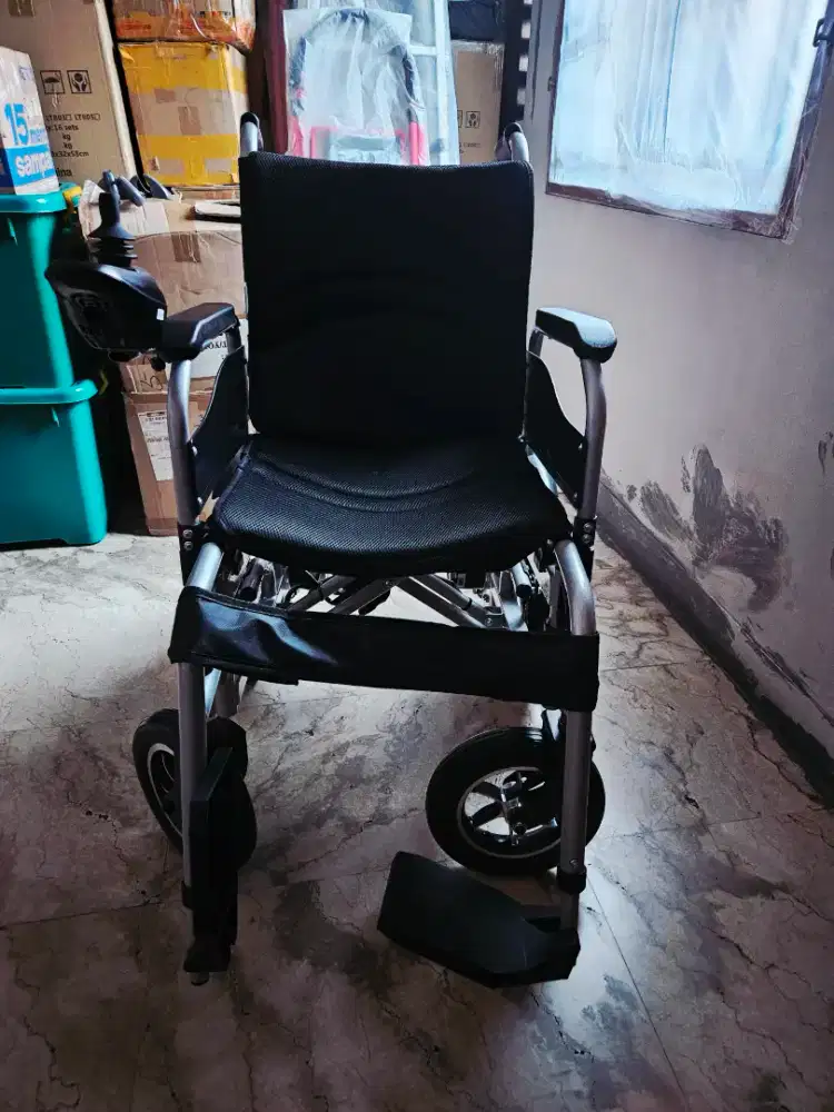 Kursi roda elektrik Careindo 503 baterai belakang