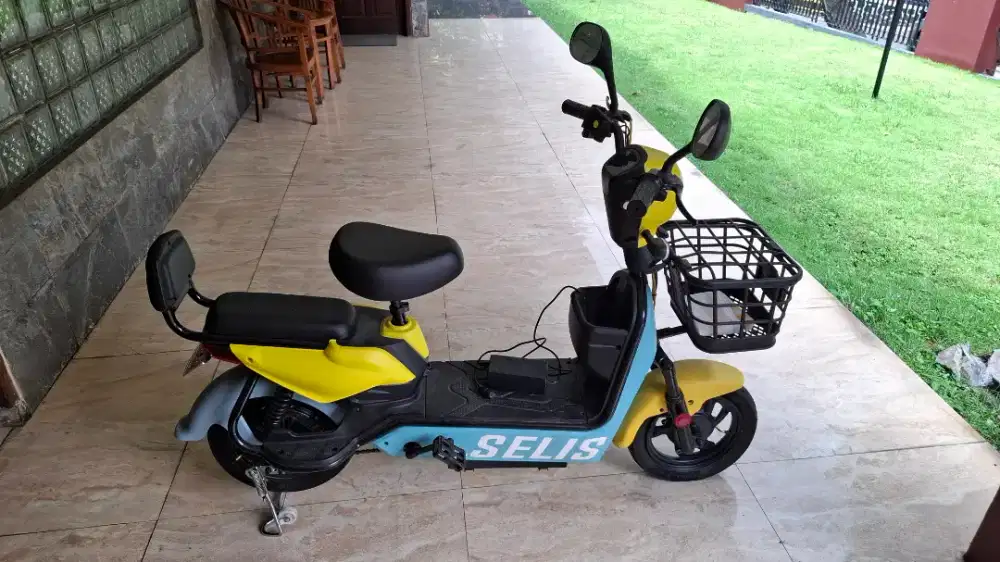 Sepeda Listrik Merk SELIS, kondisi BAGUS