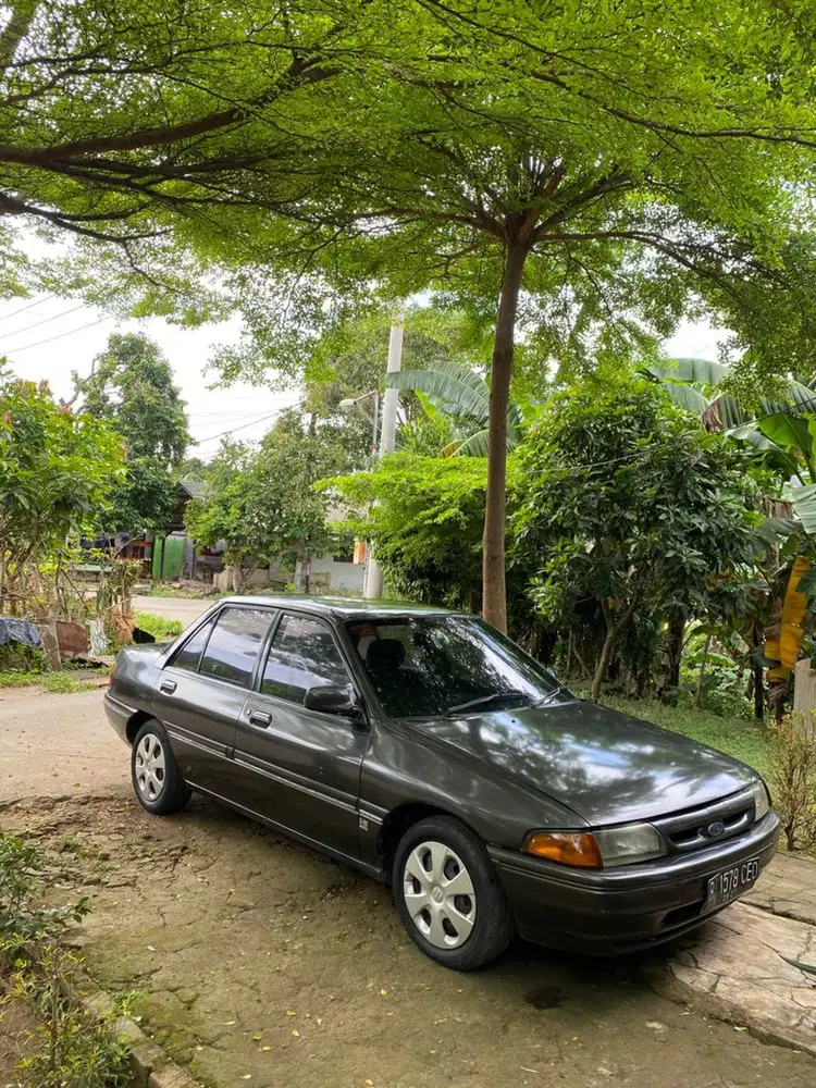 Ford laser 1994 Bensin