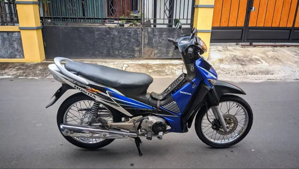 HONDA SUPRA X 125 2005 BIRU PUTIH