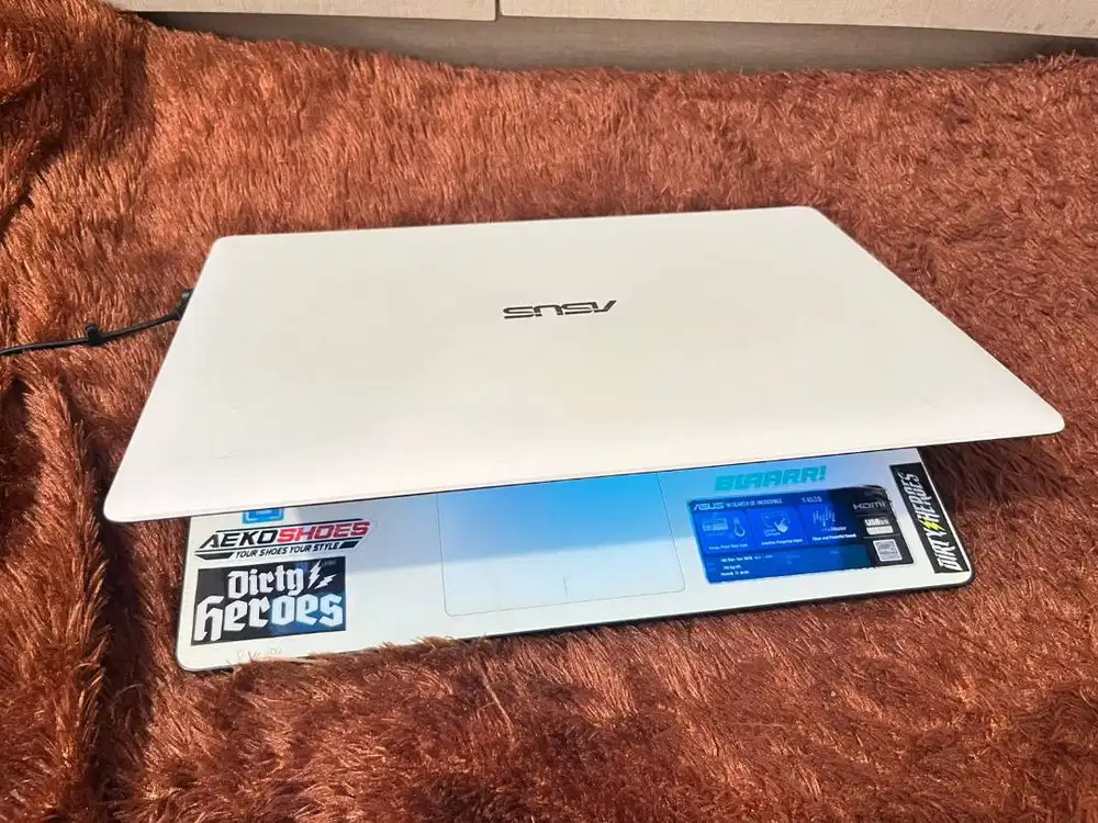 Laptop asus x453s putih Windows 10 pro 64bit Intel celeron n3050
