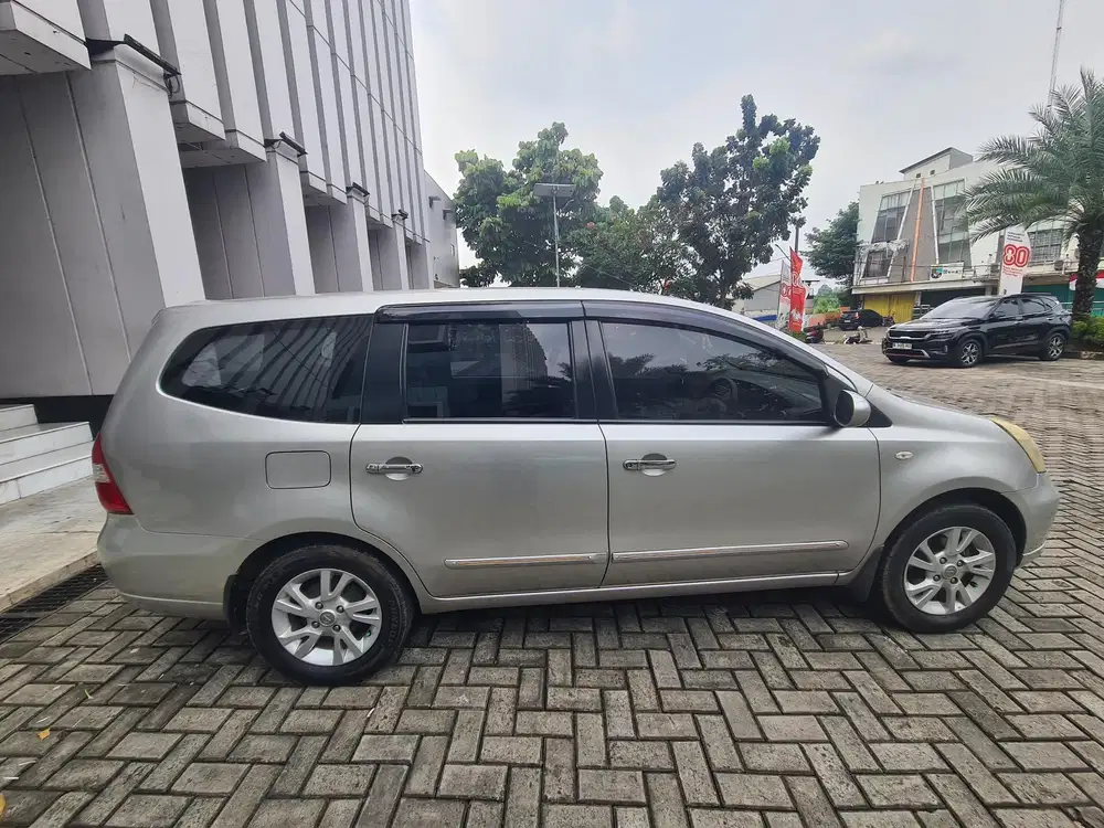 Nissan Grand livina 2011 Bensin