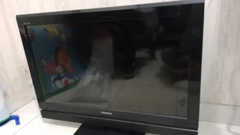 Televisi  Flat ukuran 32