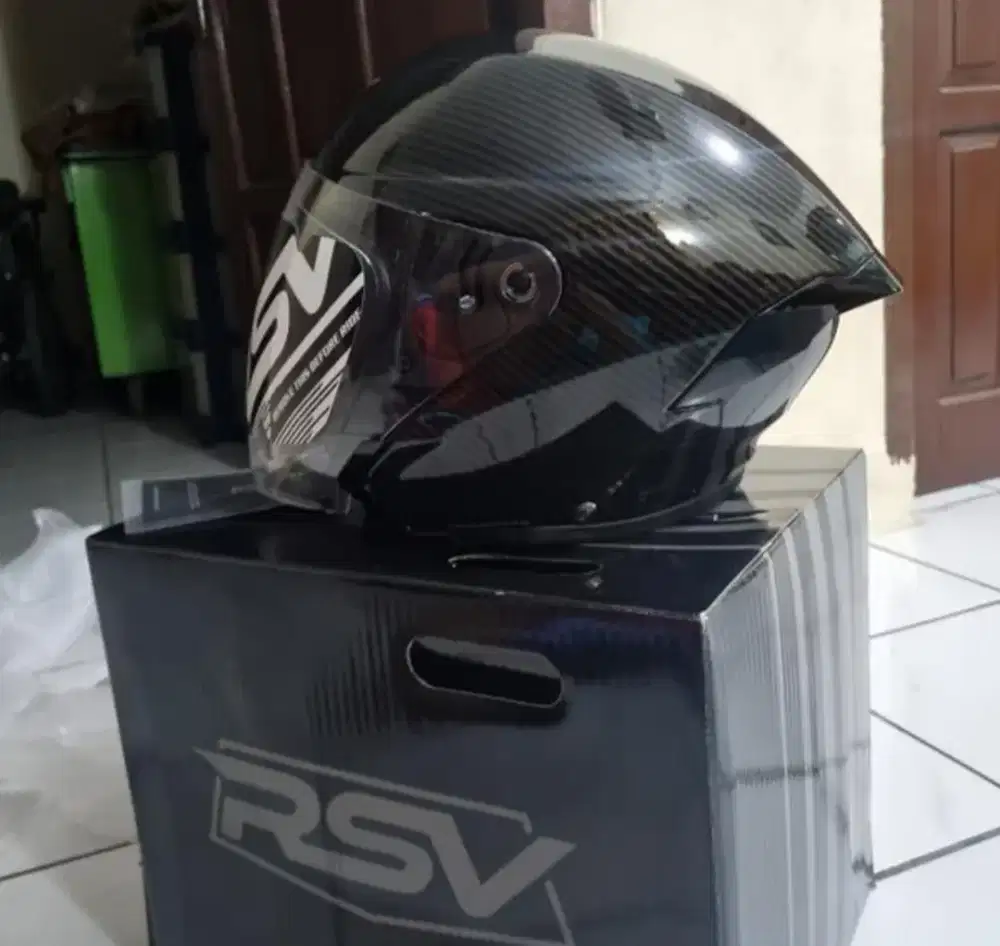 Dijual Helm RSV New Windtail Carbon size L