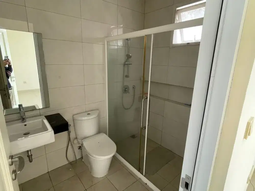 Disewakan Cepat dan Murah 2 Lantai Cluster Europe Green Lake City