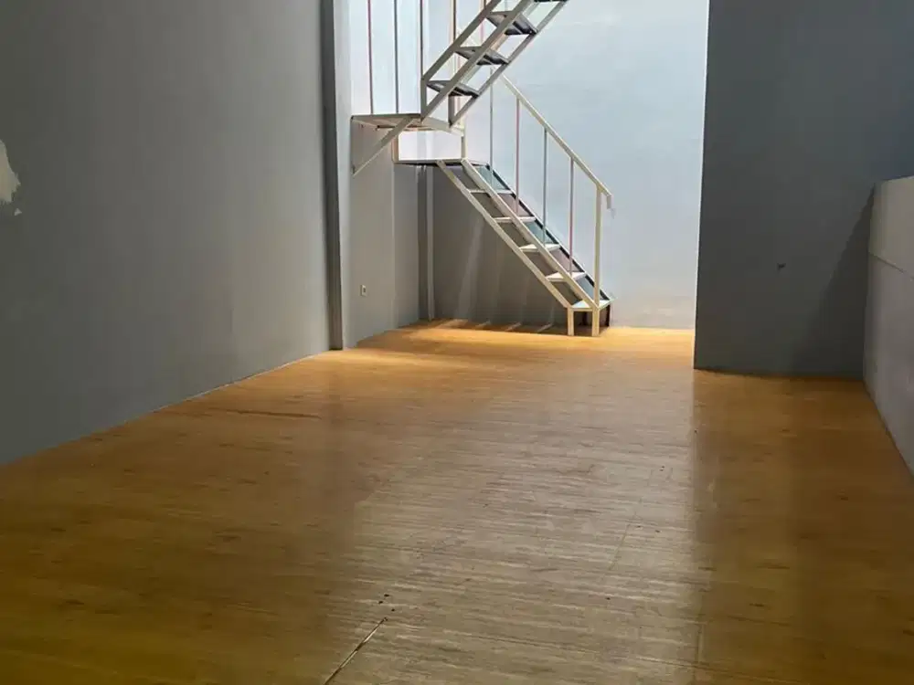 Dijual Cepat Rumah 3 Lantai di Tomang Raya Akses Dekat Stasiun